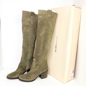 𝅺BCBG olive green suede BG/boss tall boots